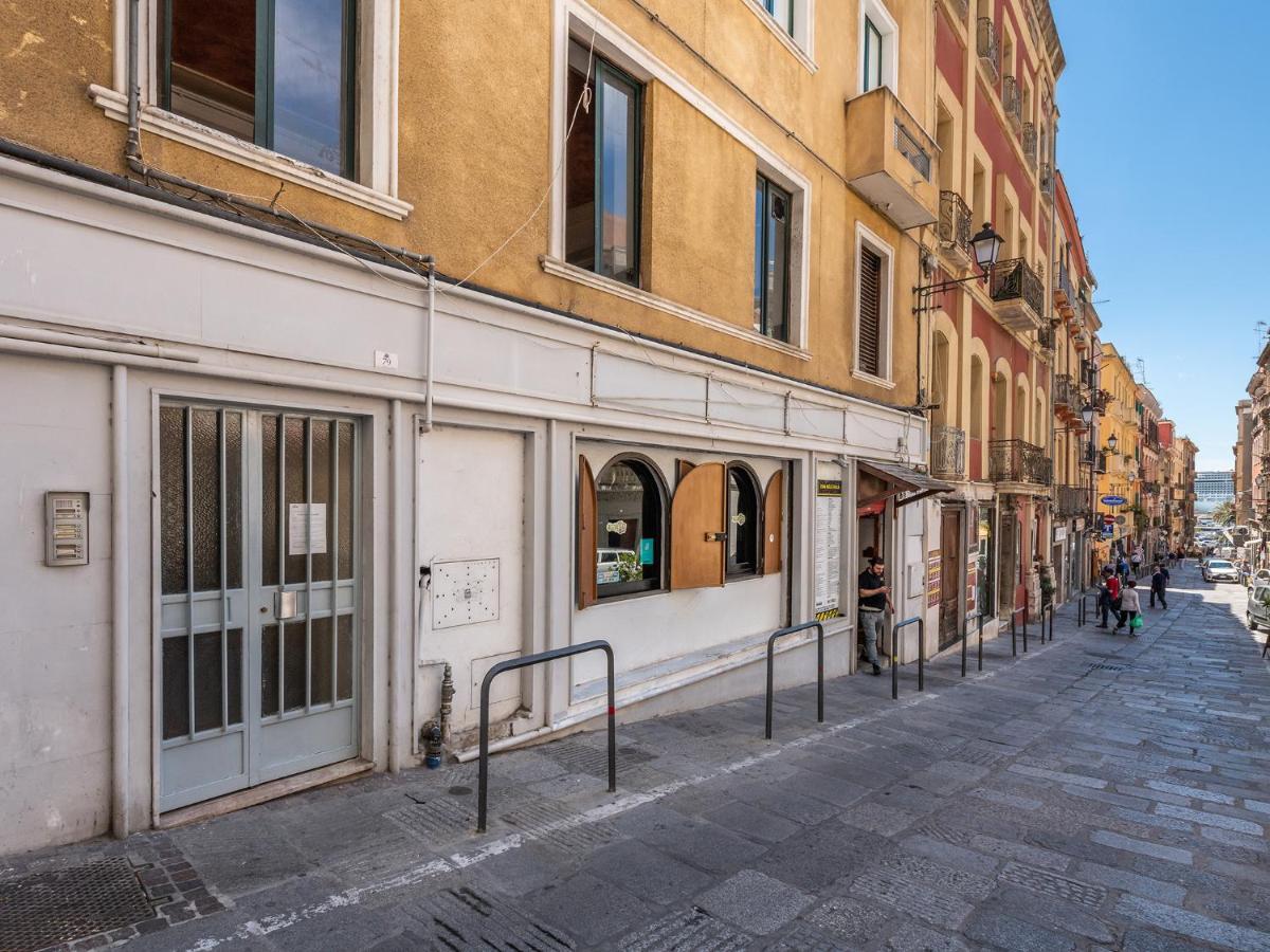 Ferienwohnung Casa Alla Marina Del Porto Di Cagliari Exterior foto
